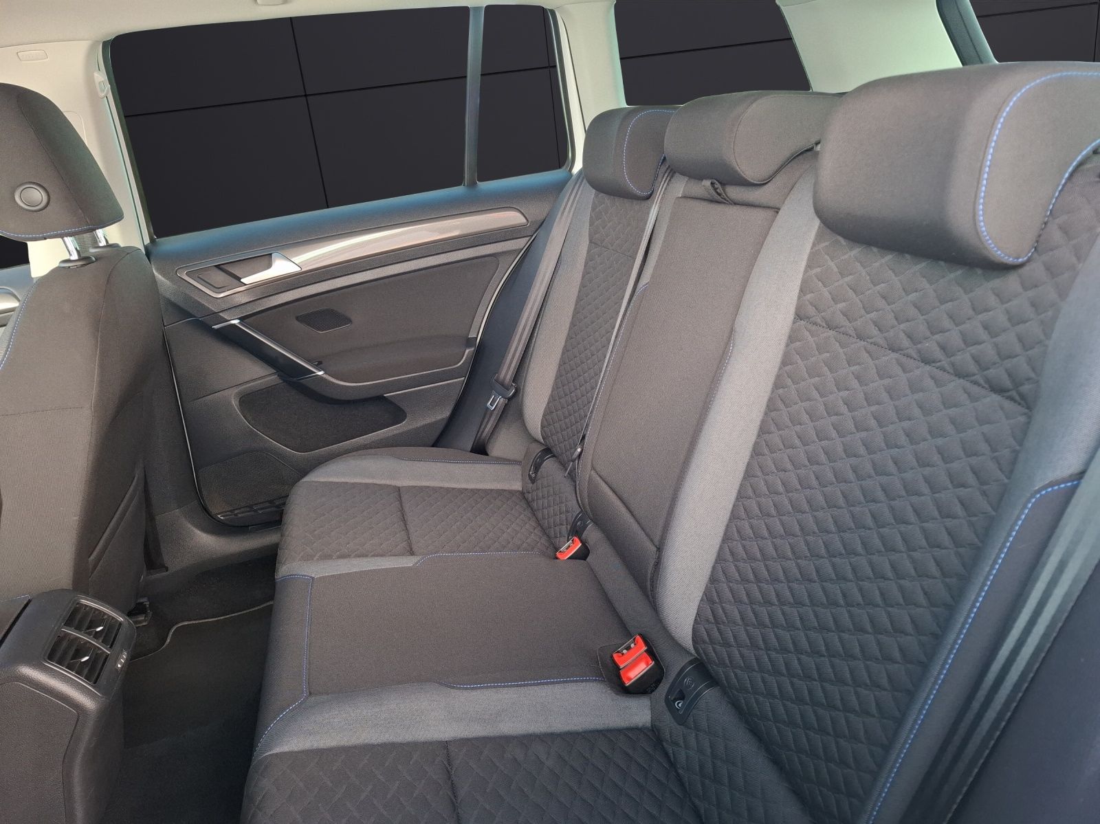 Fahrzeugabbildung Volkswagen Golf VII Variant TDI Join AHK Navi Climatronic P