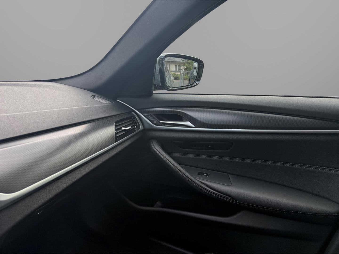 BMW 530 d Touring M-Sport/HUD/HiFi/RFK/AHK/Pano