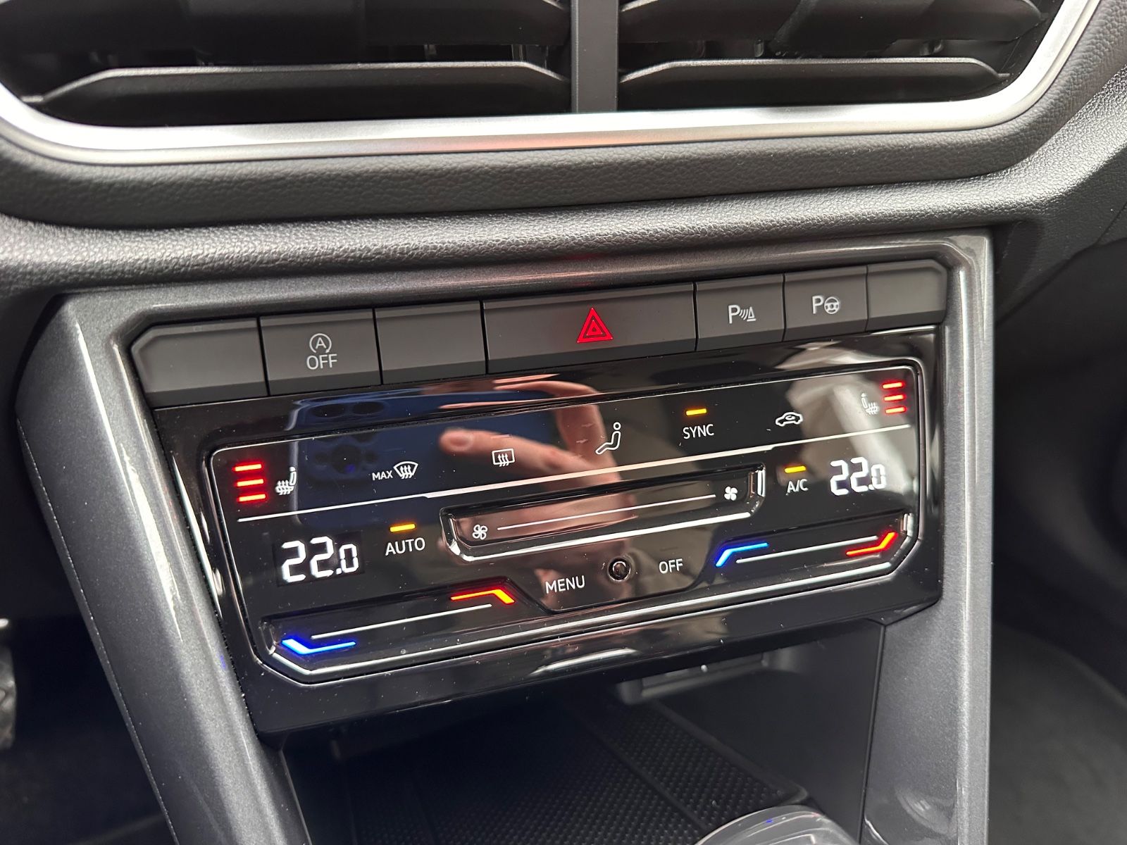 Fahrzeugabbildung Volkswagen T-Roc 1.5 TSI Style DSG AHK/ACC/LED/APP/SHZG/GJR