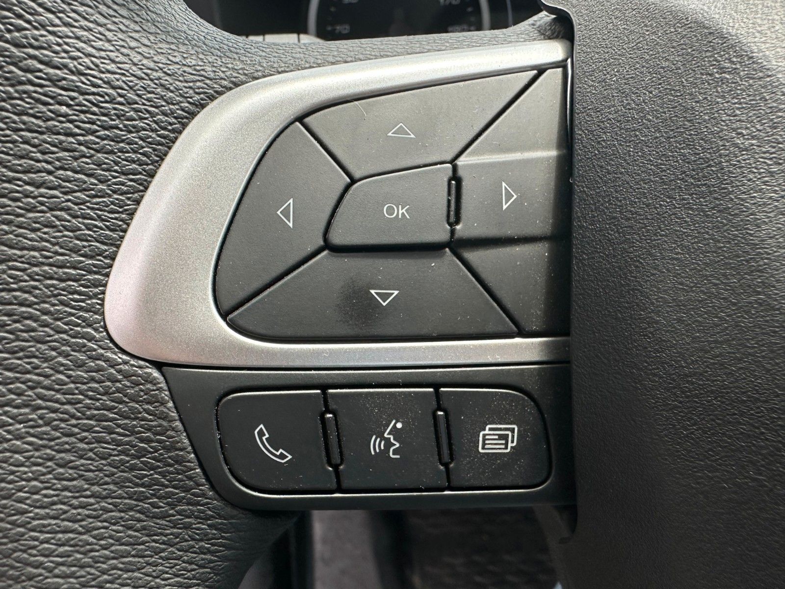 Fahrzeugabbildung Iveco Daily 70C18 H 3.0L *R3.750mm*AHK*Luft*Sperre*