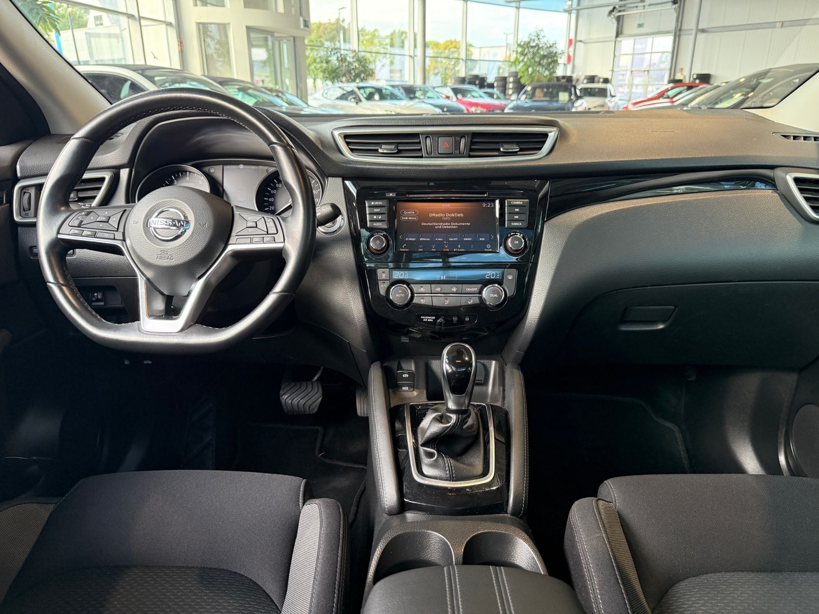 Fahrzeugabbildung Nissan Qashqai 1.3 DIG-T DCT ZAMA PANO NAV SHZ