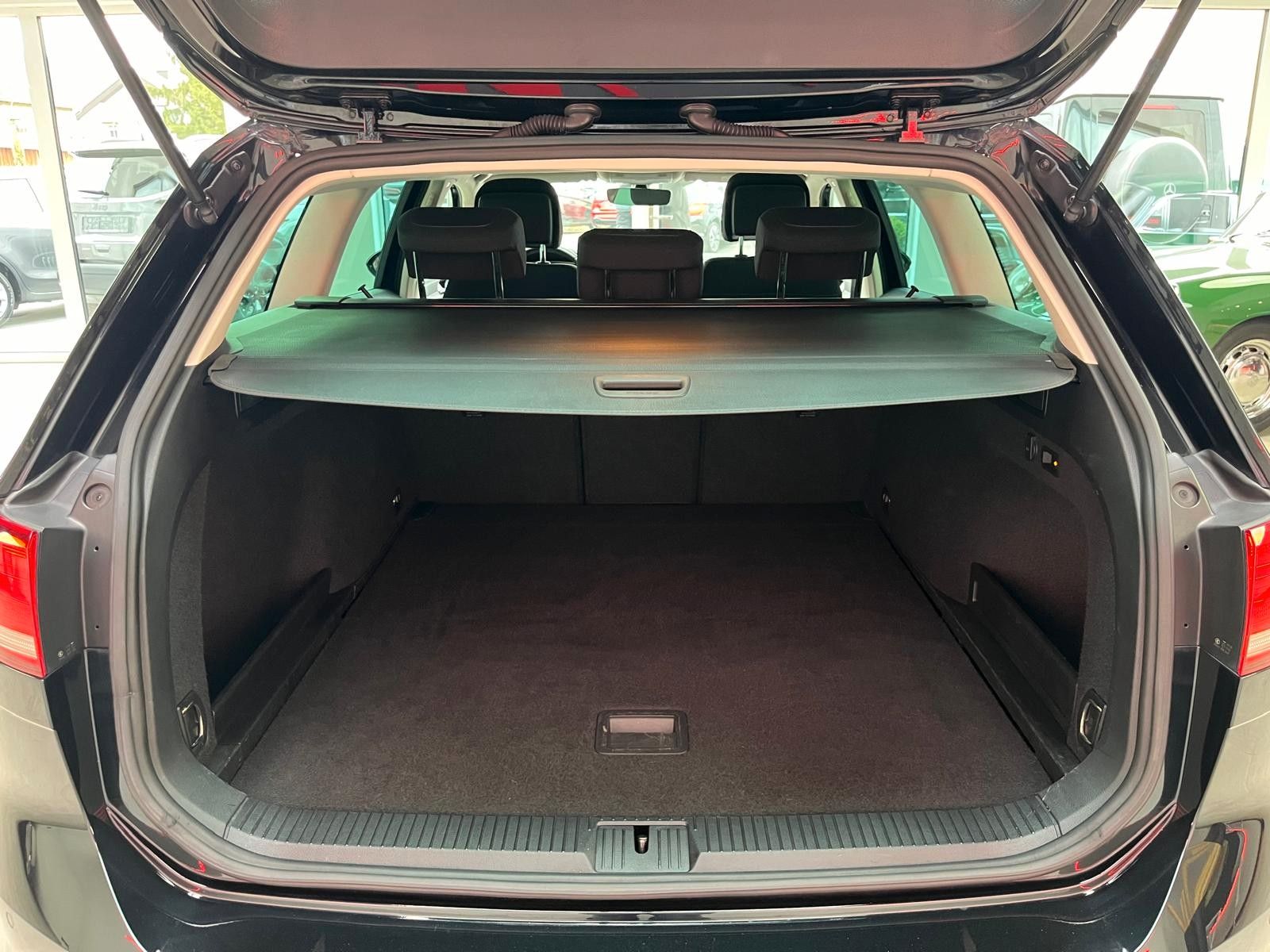 Fahrzeugabbildung Volkswagen Passat Variant 1.5 TSI DSG Comfortline *AHK*ACC*