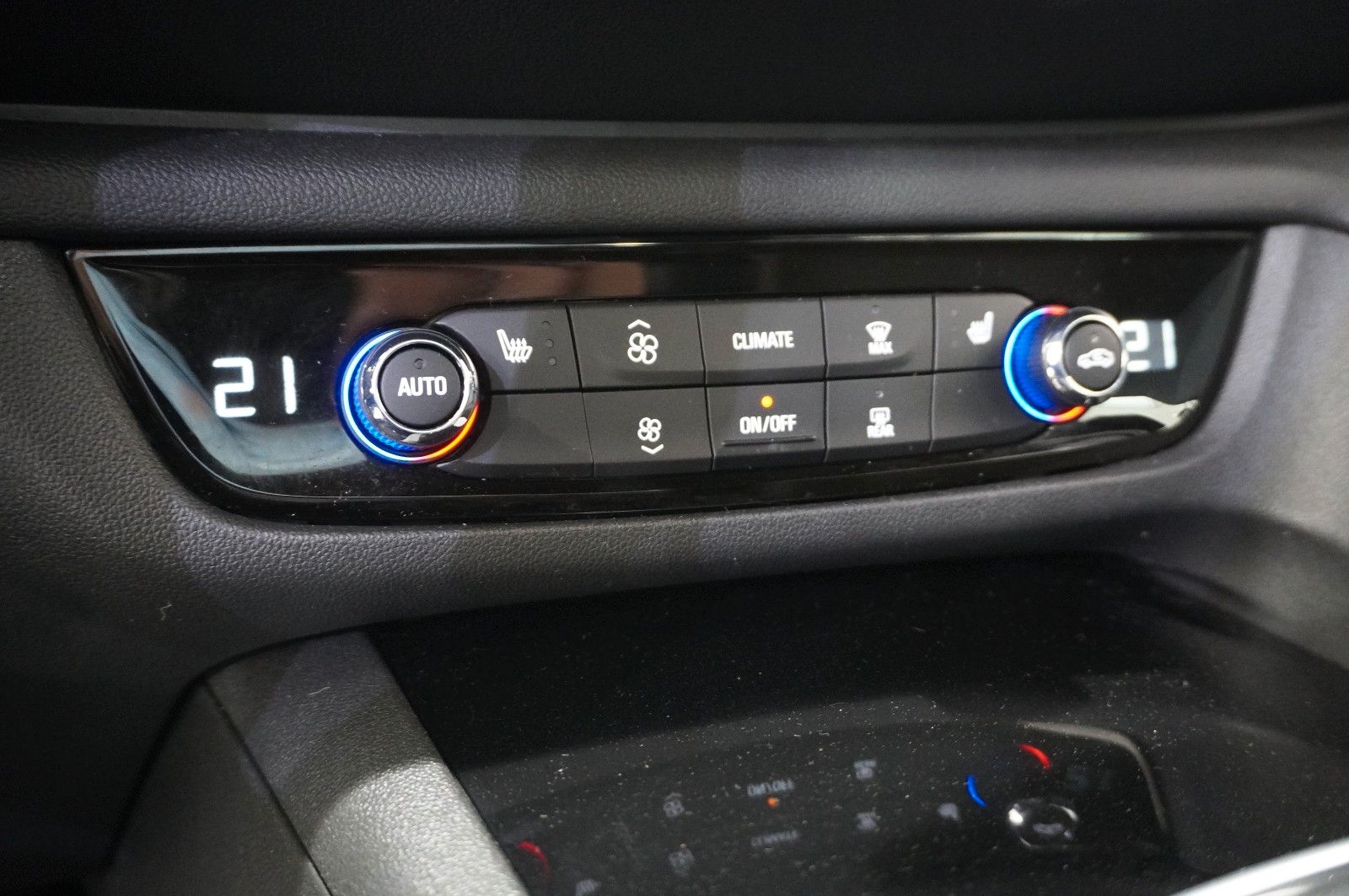 Fahrzeugabbildung Opel Insignia B ST 2.0T ELEGANCE NAVI/LED/VIRT/SH/DAB
