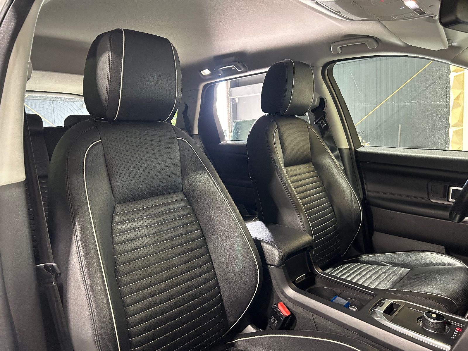 Fahrzeugabbildung Land Rover Discovery Sport SE AWD/KAMERA/NAVI/SHZ/PDC/