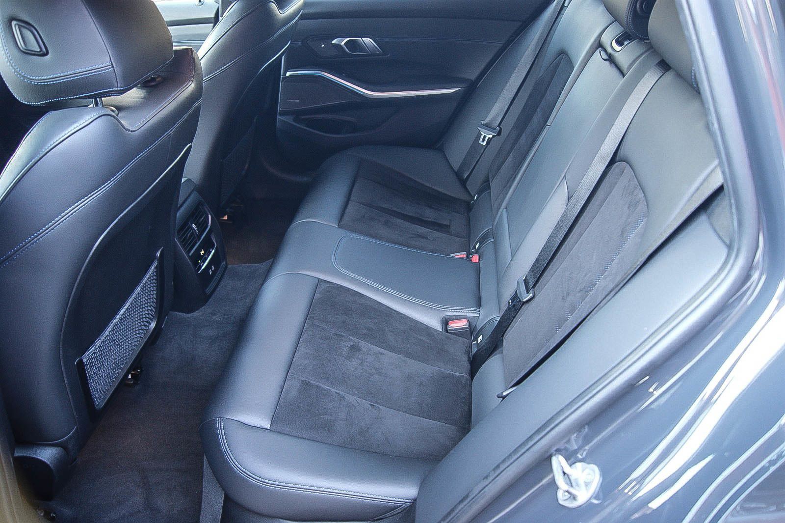 Fahrzeugabbildung BMW 330 e Touring xDrive Aut. M-SPORT H&K ANHZV LIVE