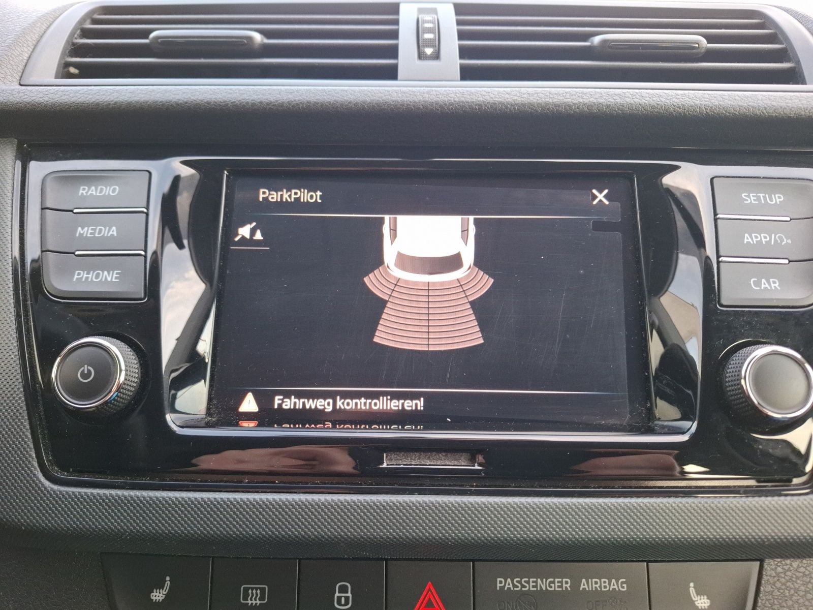 Fahrzeugabbildung SKODA Fabia 1.0  Active Cool-Plus Klima DAB PDC SH