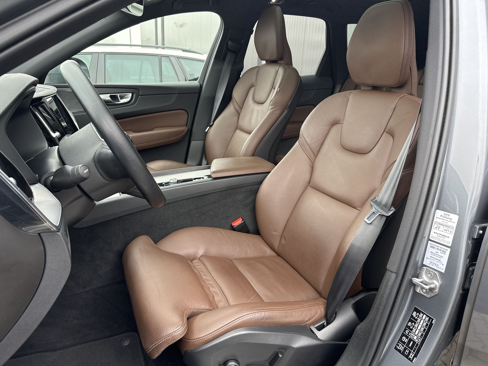 Fahrzeugabbildung Volvo XC60 B4 D Geartronic Inscription NAV+LED+PANO+VC