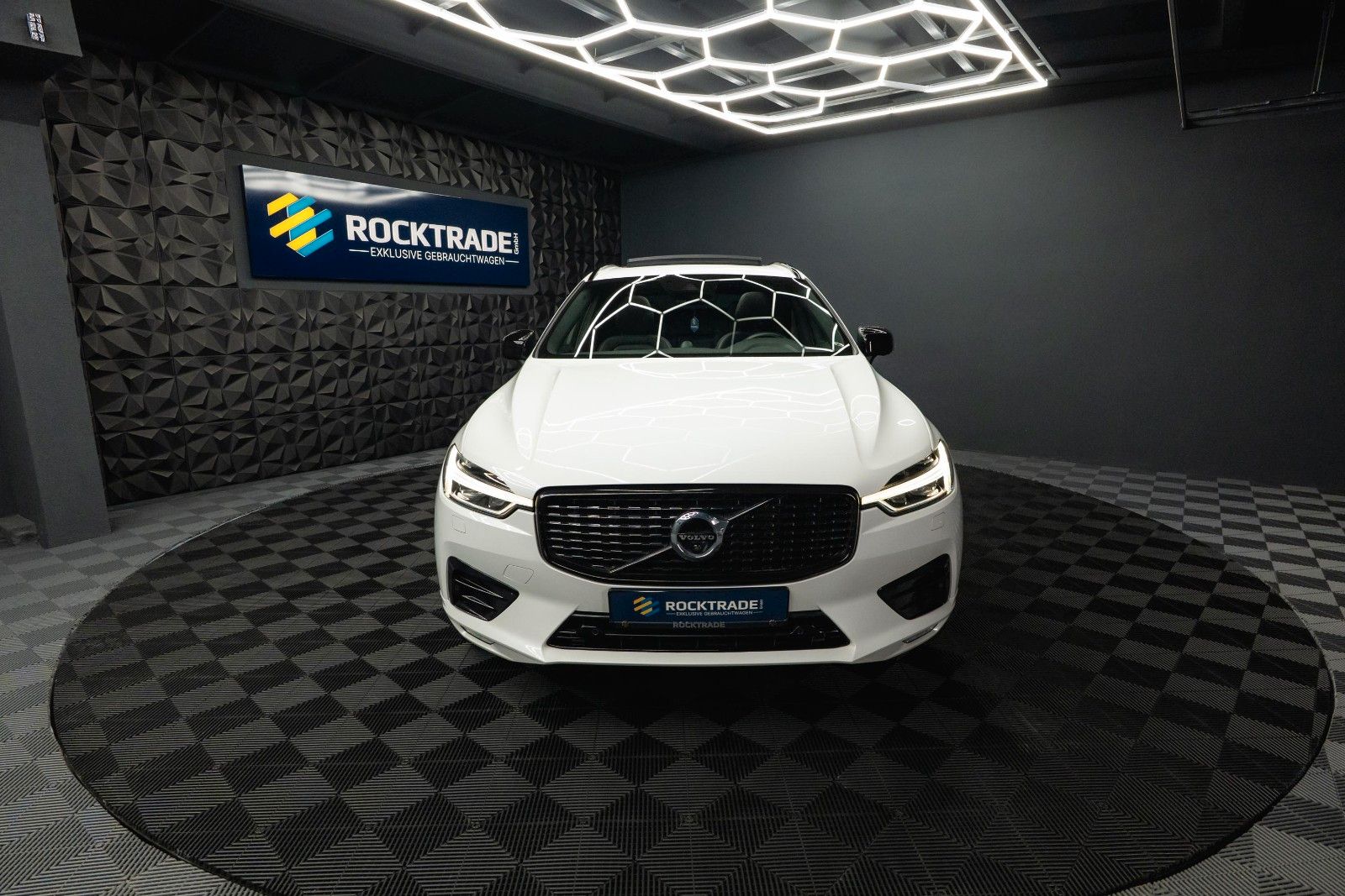 Fahrzeugabbildung Volvo XC60 R Design AWD | ACC | Pano | B&W | LED | 21`