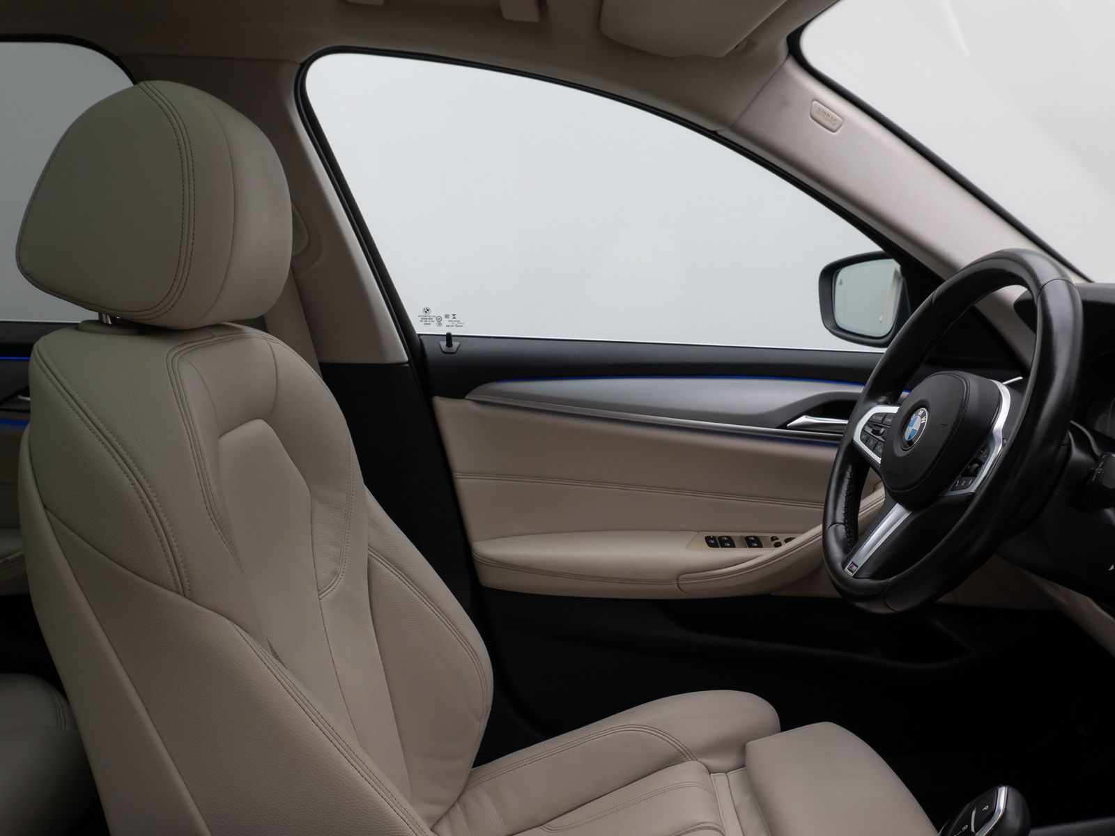 Fahrzeugabbildung BMW 530d  Panorama Kamera Laser HUD DAB HiFi Komfort