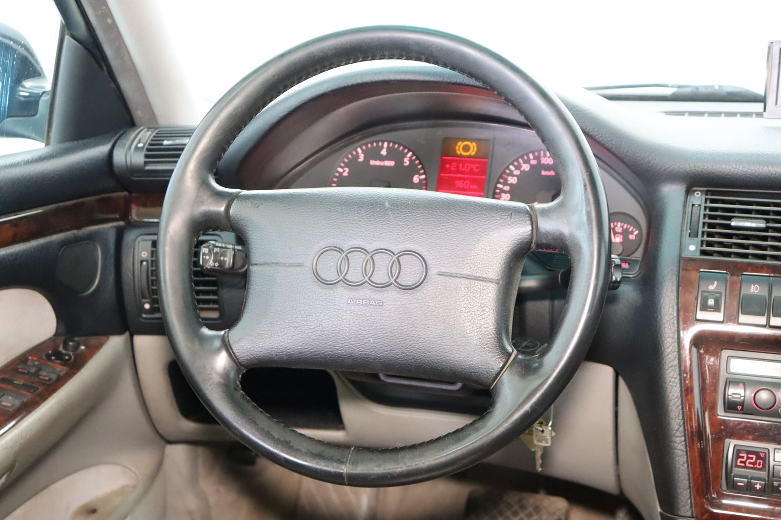 Fahrzeugabbildung Audi A8 2.8 *HU/AU 12.26 * Sizhzg. * Leder  * AHK