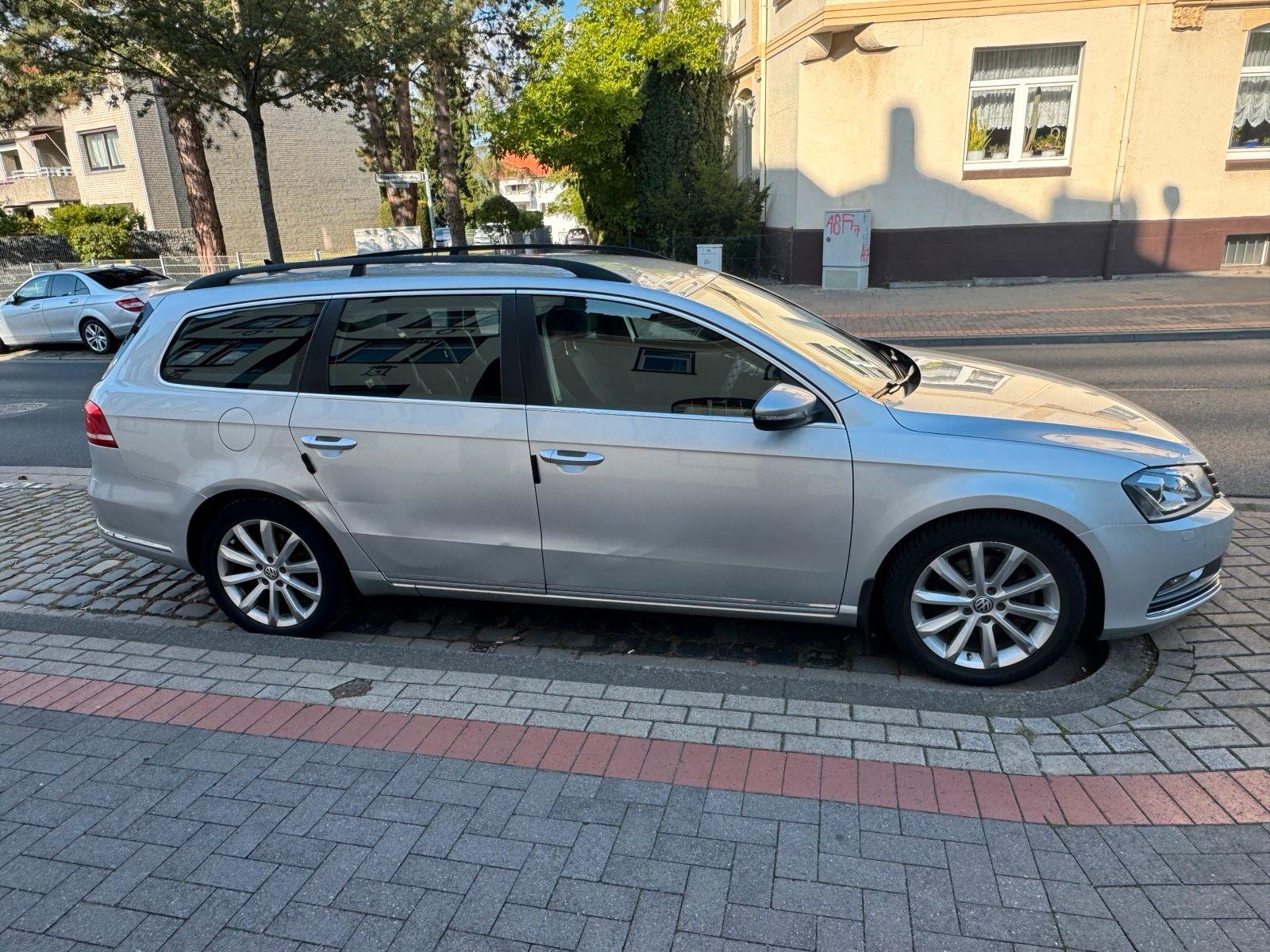 Volkswagen Passat 2011 — interior