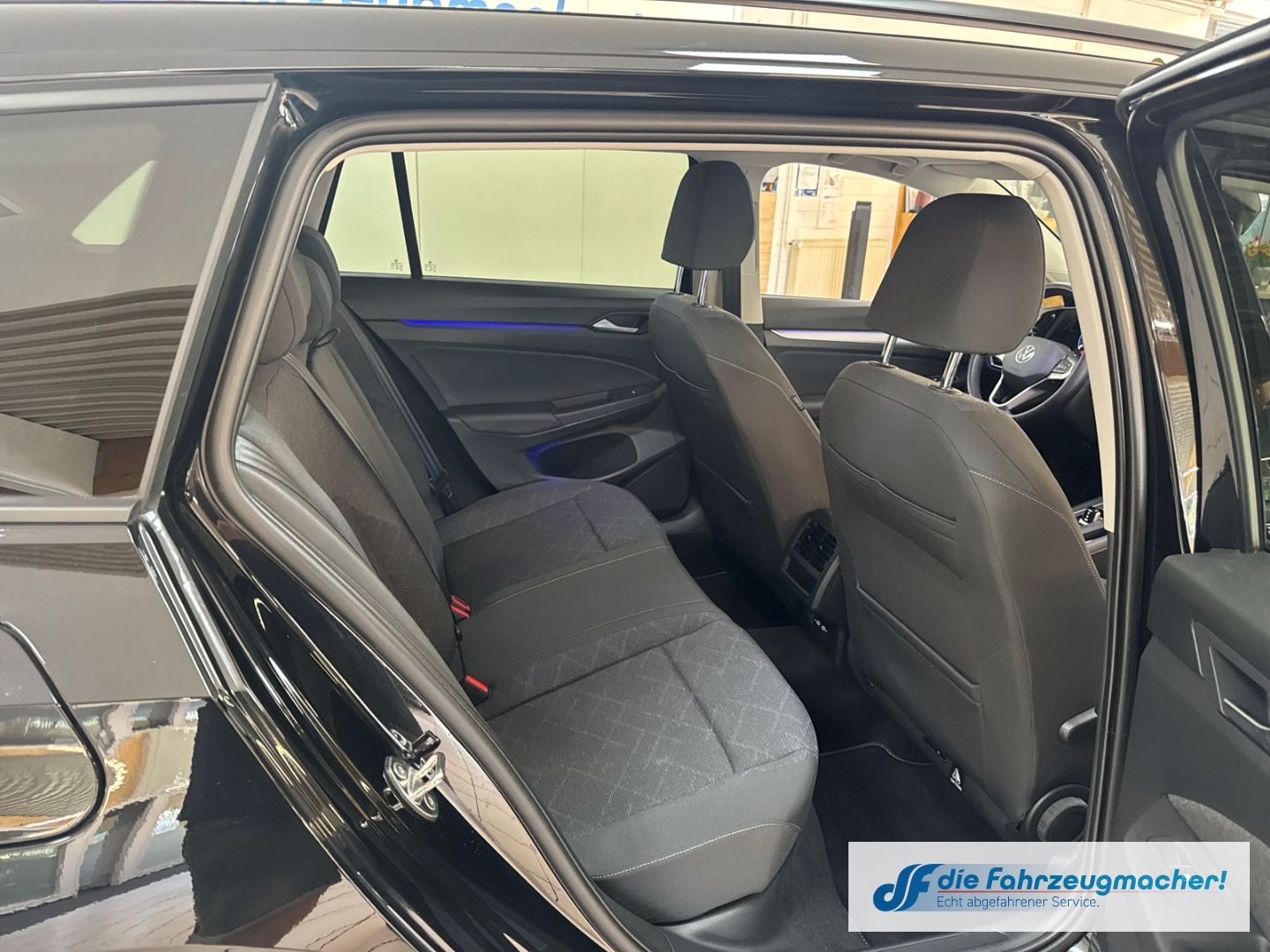 Fahrzeugabbildung Volkswagen Golf VIII Variant Life Navi Digitales Cockpit LE