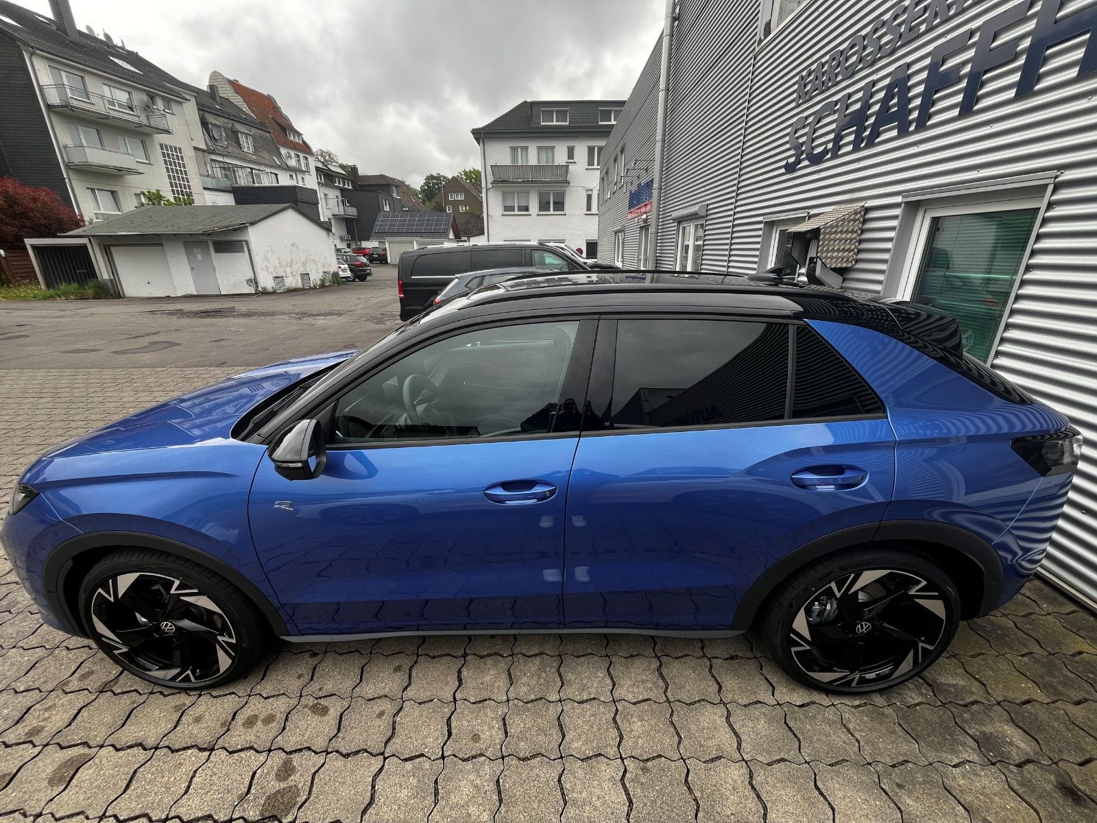 Fahrzeugabbildung Volkswagen T-Roc 1.5 eTSI 140KW ABT R-Line DSG PAN NAV 20"