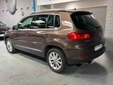 Volkswagen Tiguan Bi-Xenon LED PDC Panoramadach - Volkswagen Tiguan aus 2012 mit Diesel-Antrieb