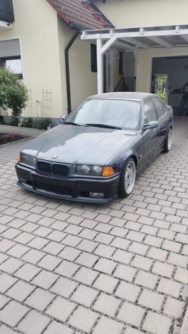 BMW E36 323i Limousine neu Lackiert two Tone M...