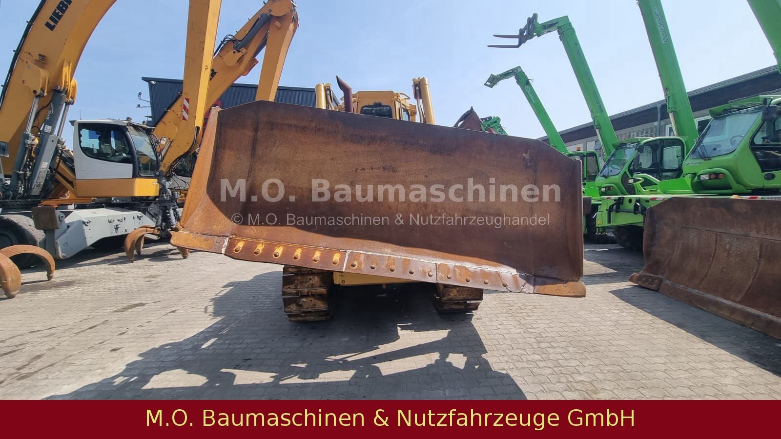 Fahrzeugabbildung CAT D6H Planierraupe / 4. Wegeschild