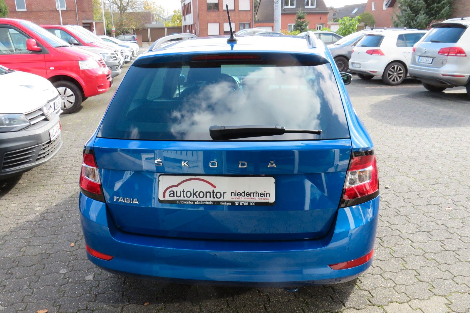 Fahrzeugabbildung SKODA Fabia Combi Ambition SITZH. GRA PDC NAVI APP 1.H