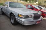 Lincoln Town Car - Lincoln Town Car mit Benzin-Antrieb: Limousine