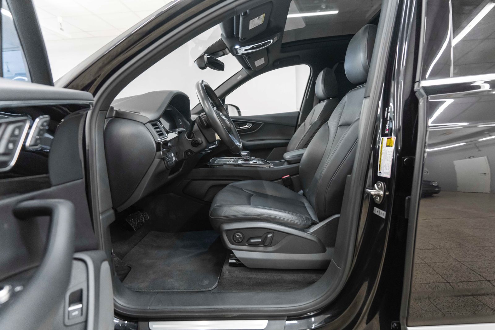 Fahrzeugabbildung Audi Q7 3.0 TFSI Quattro LED 360° AHK NAV 7SITZER