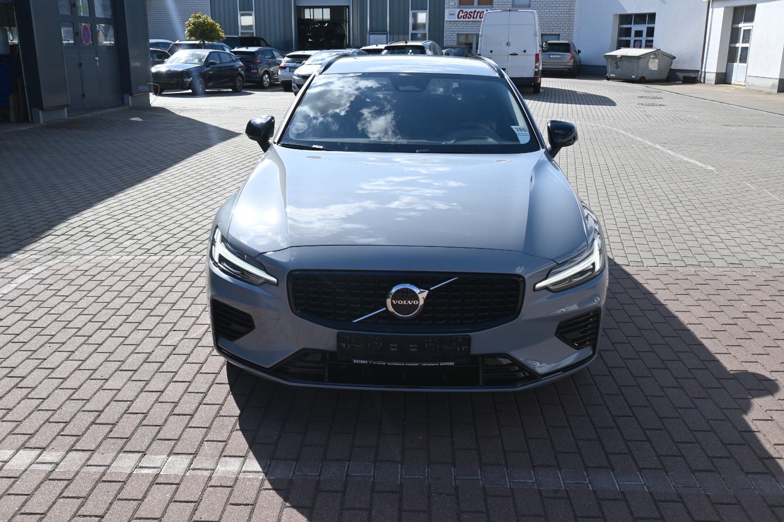 Fahrzeugabbildung Volvo V60 T6 Plus Dark AWD*AHK*Elekt.Sitze*75KM RW*