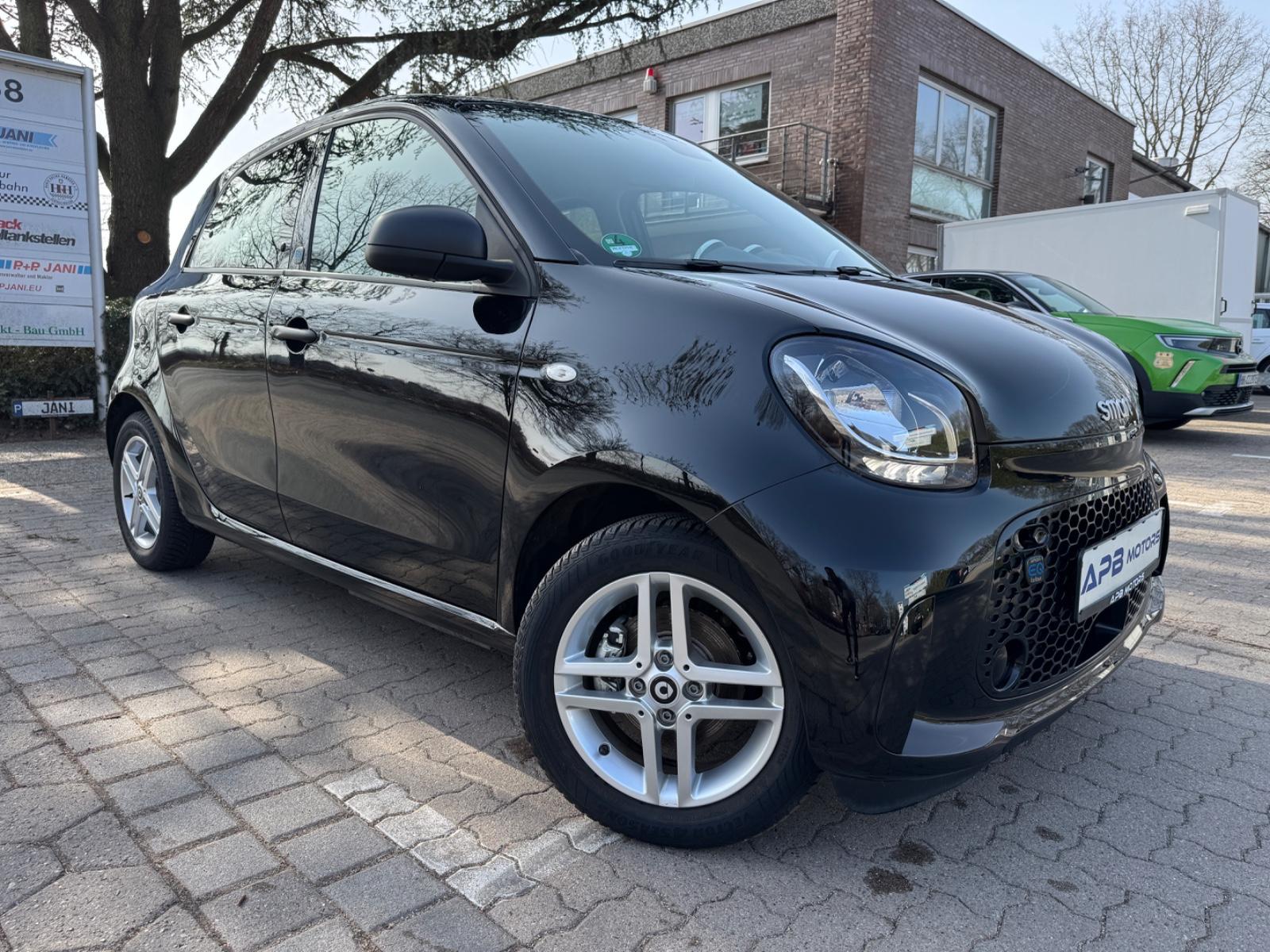 Smart ForFour EQ 22kW 93% COOL&AUDIO ALU TEMPOMAT 1HD