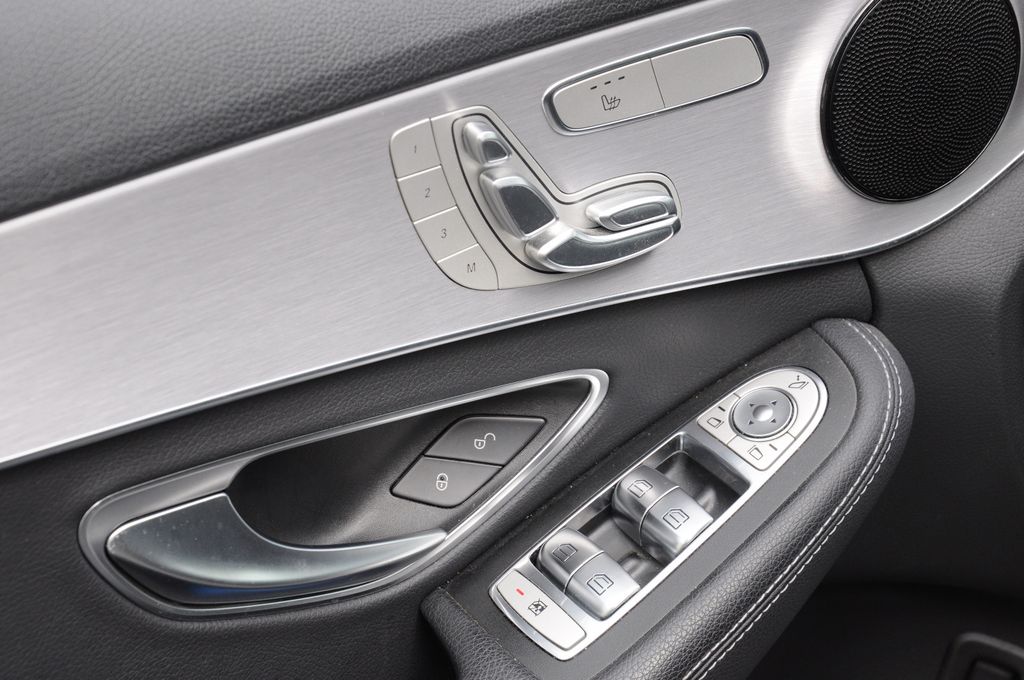 Image of Mercedes-Benz C 200