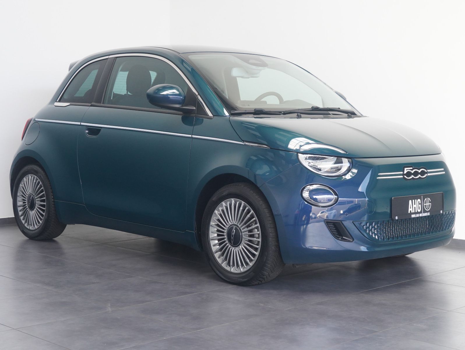 Fahrzeugabbildung Fiat 500e 87KW/42kWh/DC-LADEN/CARPLAY/DAB/SOH/KAMERA