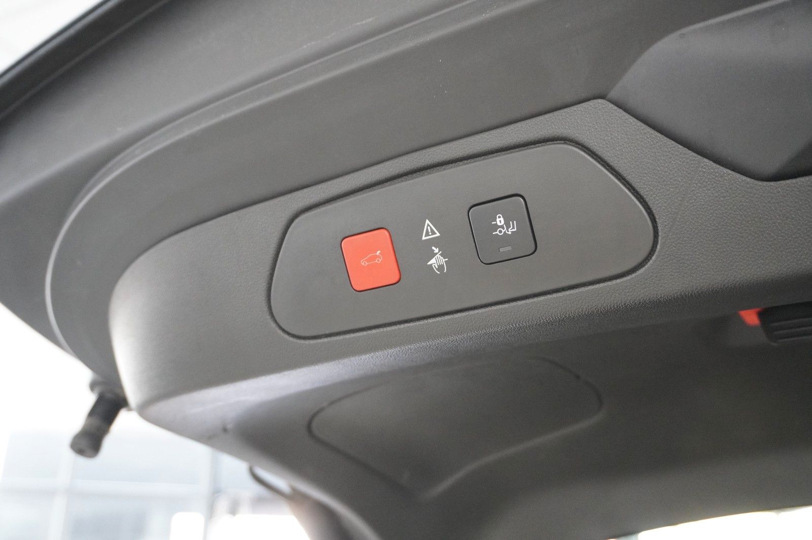 Fahrzeugabbildung Opel Grandland (X) 1.2T INNOV. NAVI/LED/KAMERA/PANO.
