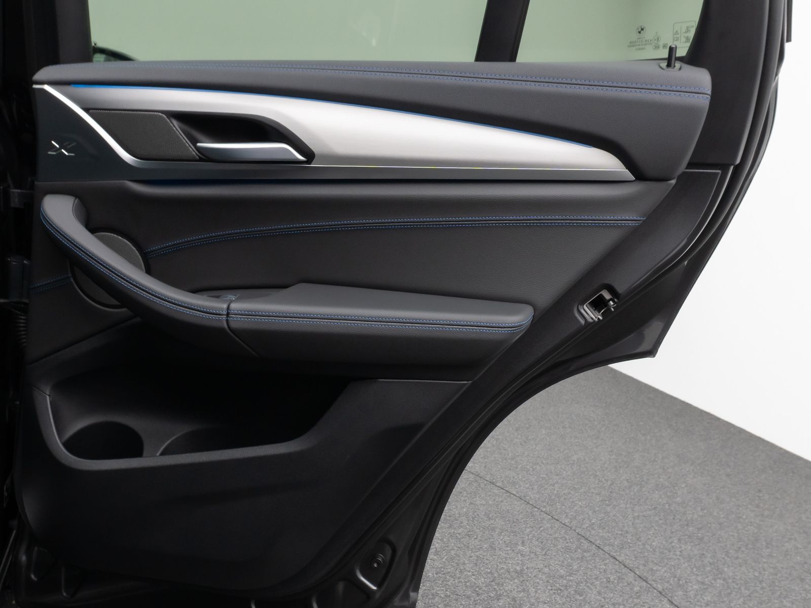 Fahrzeugabbildung BMW iX3 Impressive M Sport Pano 360°Laser HUD H/K