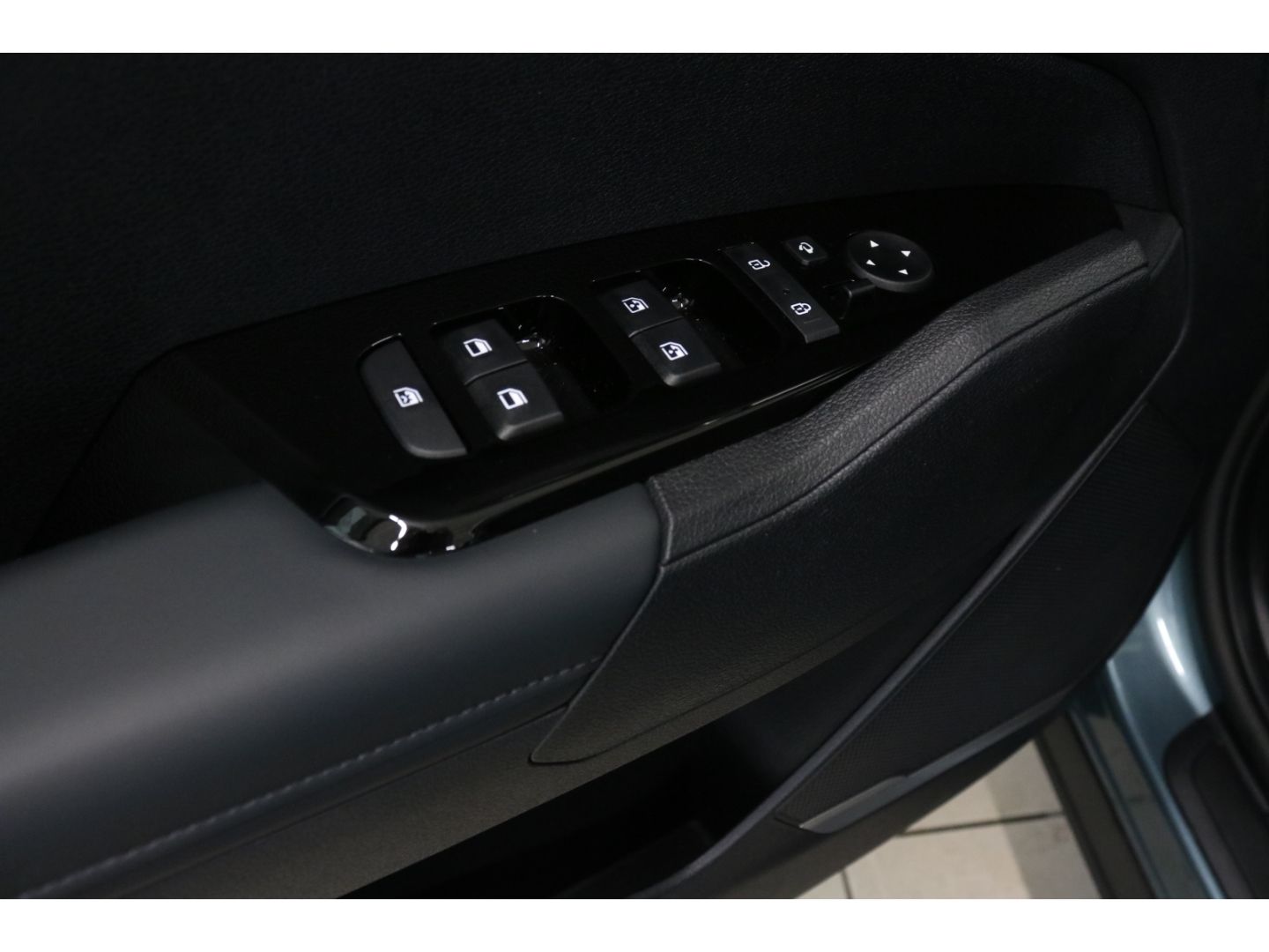 Fahrzeugabbildung Kia Sportage Ultimate Edition 1.6 T-GDI MHEV