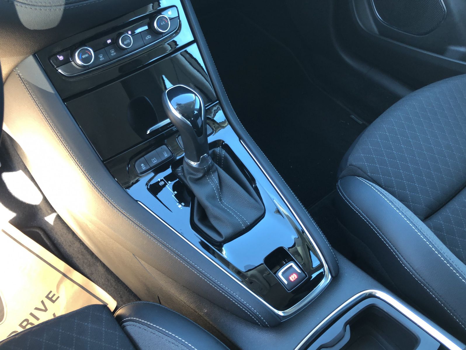 Fahrzeugabbildung Opel Grandland Elegance