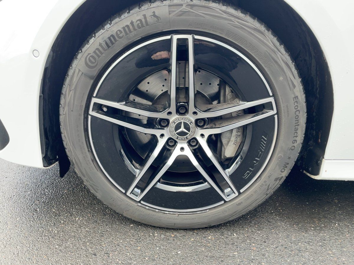 Fahrzeugabbildung Mercedes-Benz E 220 d 4M T-Modell AMG/Night/Pano/Kamera/AHK