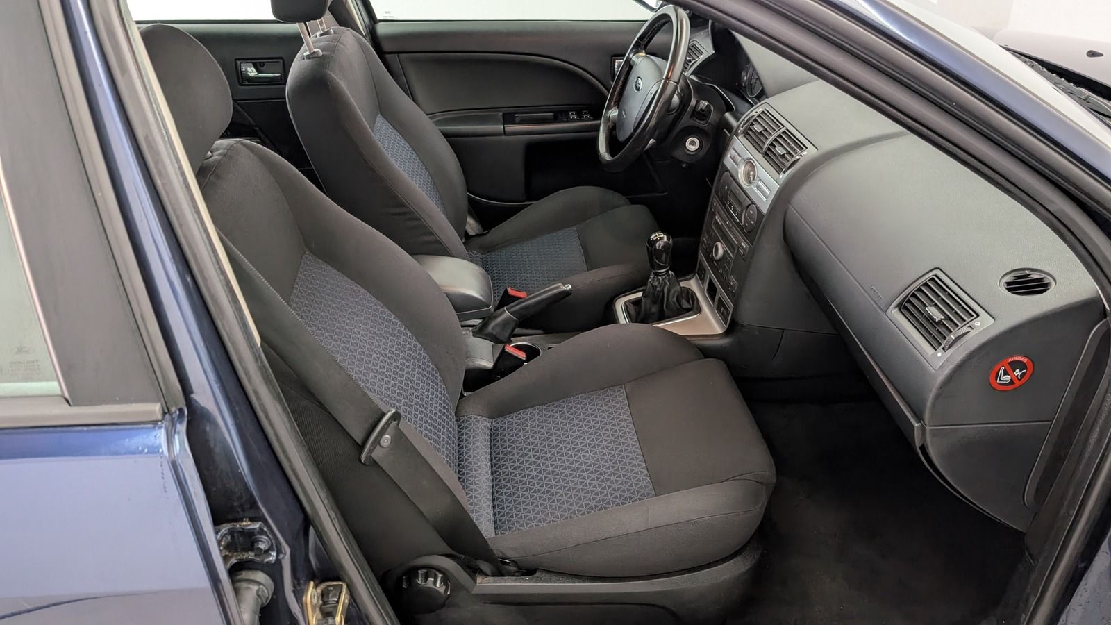 Fahrzeugabbildung Ford Mondeo Turnier 1.8 Ambiente