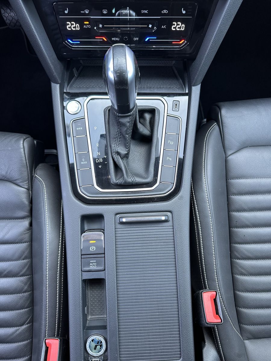 Fahrzeugabbildung Volkswagen Passat Variant 1.4 TSI DSG GTE NAV+LED+ACC+KAM