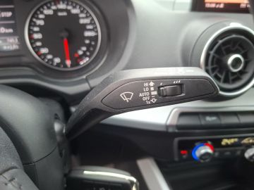 Audi Q2 30 TFSI design °S Line°LED°Navi°SHZ°PDC°AAC°