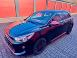 Kia Rio Dream Team - Kia Rio mit Benzin-Antrieb: Limousine