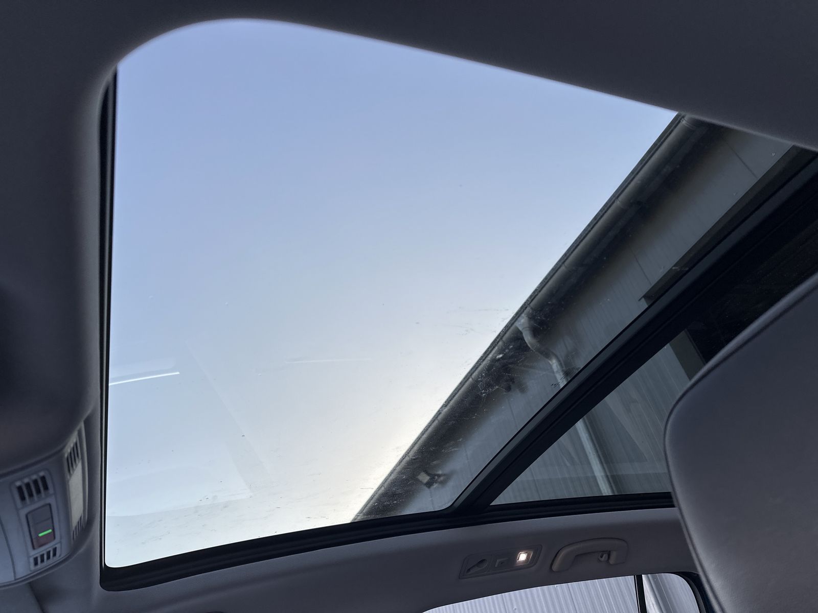 Fahrzeugabbildung Volkswagen Touran 1.5 TSI DSG 7-Sitzer HL NAV+LED+AHK+PANO