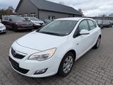 Opel Astra J Lim. 5-trg. Selection Tüv neu - Opel Astra mit Benzin-Antrieb: Kleinwagen