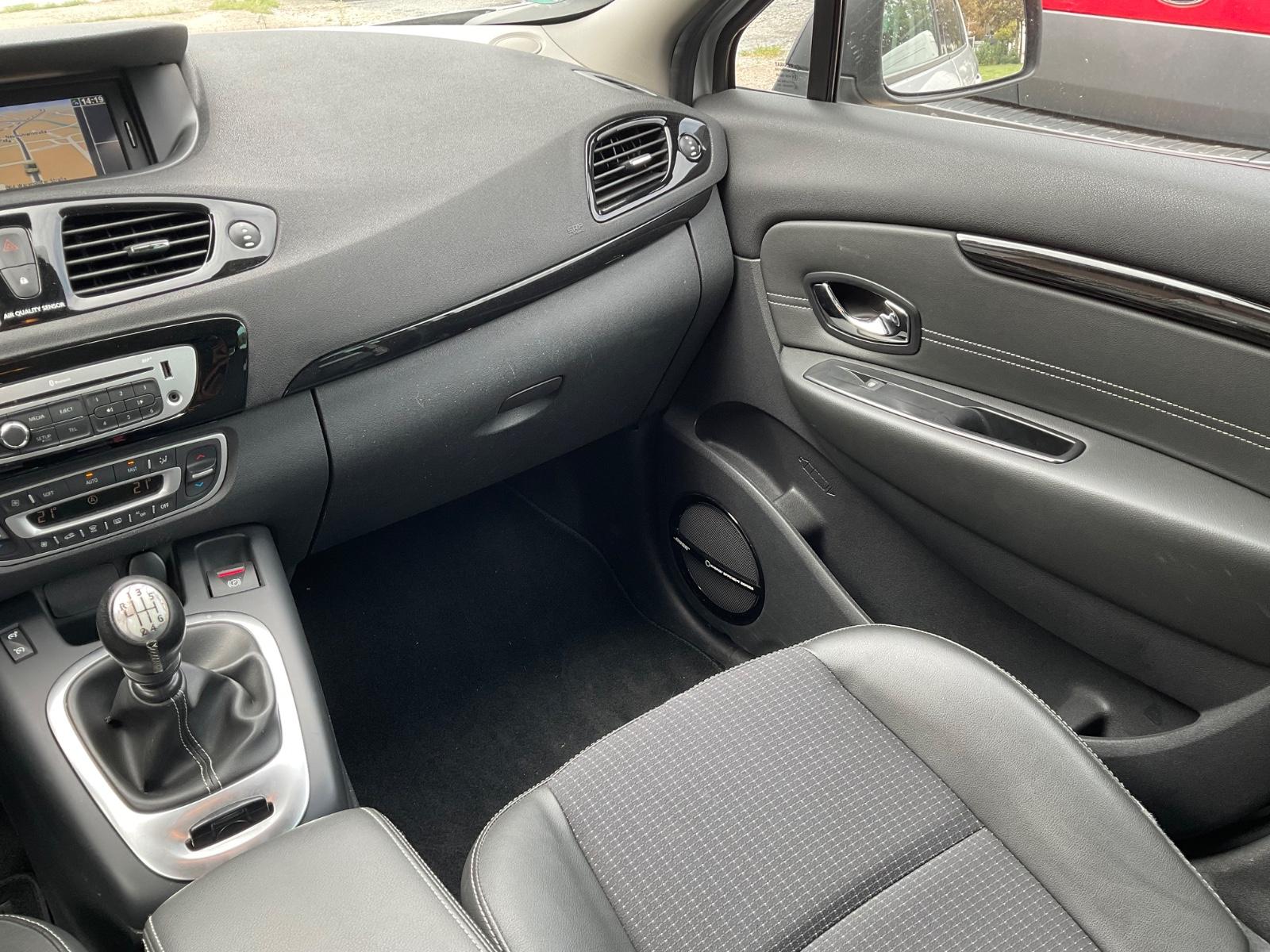Renault Scenic 2013 — photo 15