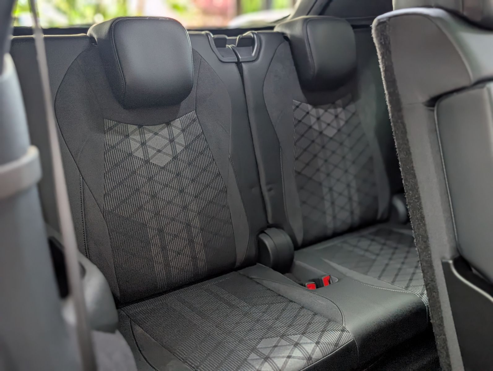 Fahrzeugabbildung Volkswagen Tayron R-Line 360°H&K HUD PANO IQ-LIGHT BLACK 7S