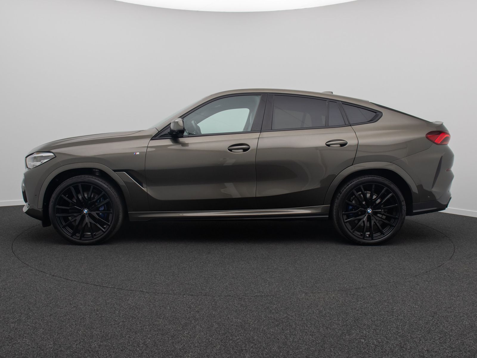 Fahrzeugabbildung BMW X6 xD40d M Sport 360° HUD H/K 22Zoll Individual