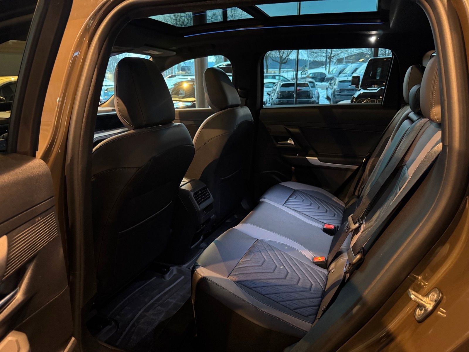 Fahrzeugabbildung Jeep Compass Elektro 74 kWh First Edition Pano 360°