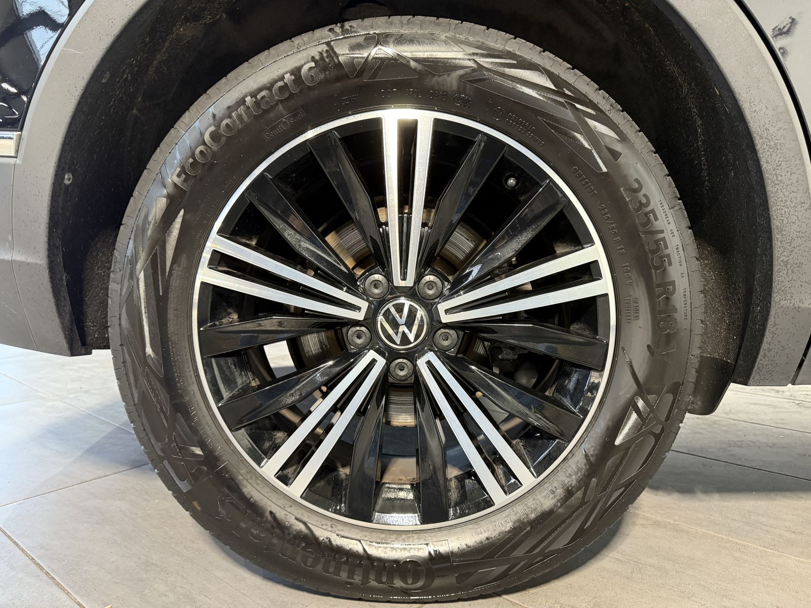 Fahrzeugabbildung Volkswagen Tiguan 4M DSG Elegance NAV+LED+AHK+VCOCK+360°+PP