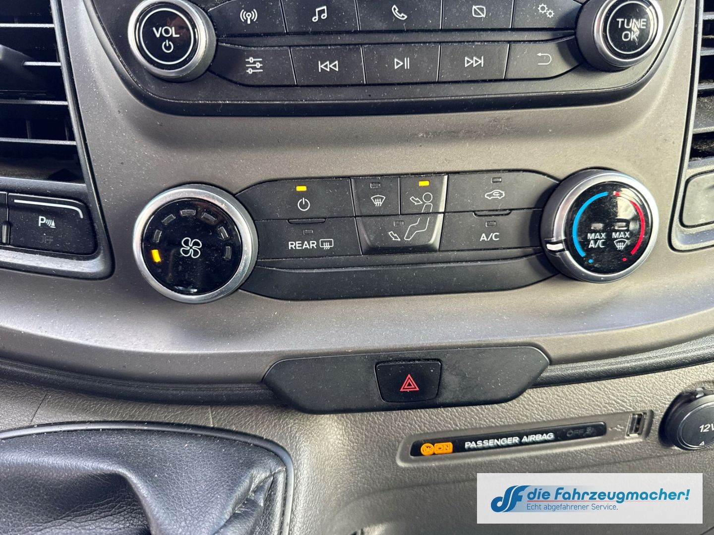 Fahrzeugabbildung Ford Transit Custom Tourneo 320 L1 Trend *EXPORT *26
