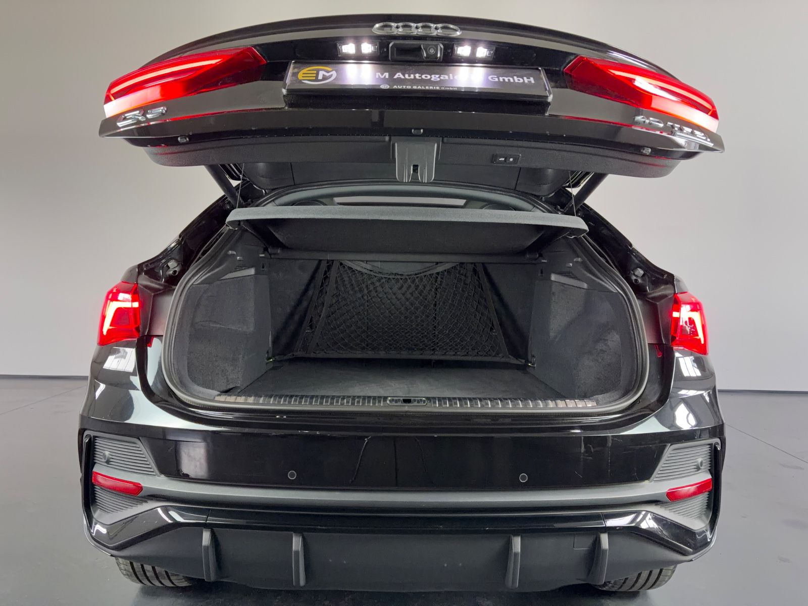 Audi Q3 Sportback 40 TFSI qu S line Pano Kam AHK blac foto 4
