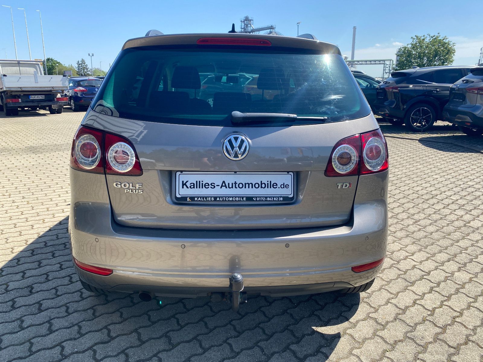 Fahrzeugabbildung Volkswagen Golf Plus 1.6 TDI NAVI+T.LEDER+PDC+AHK-TÜV-NEU