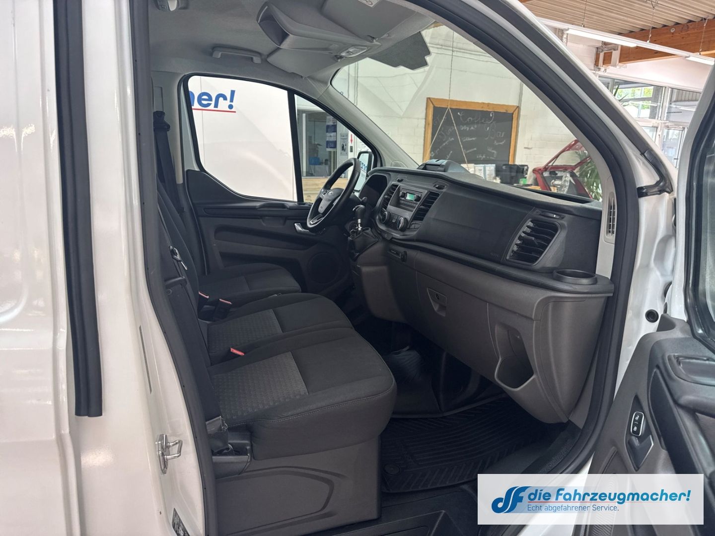 Fahrzeugabbildung Ford Transit Custom Kasten 320 L2 Trend 2.0 TDCi DAB
