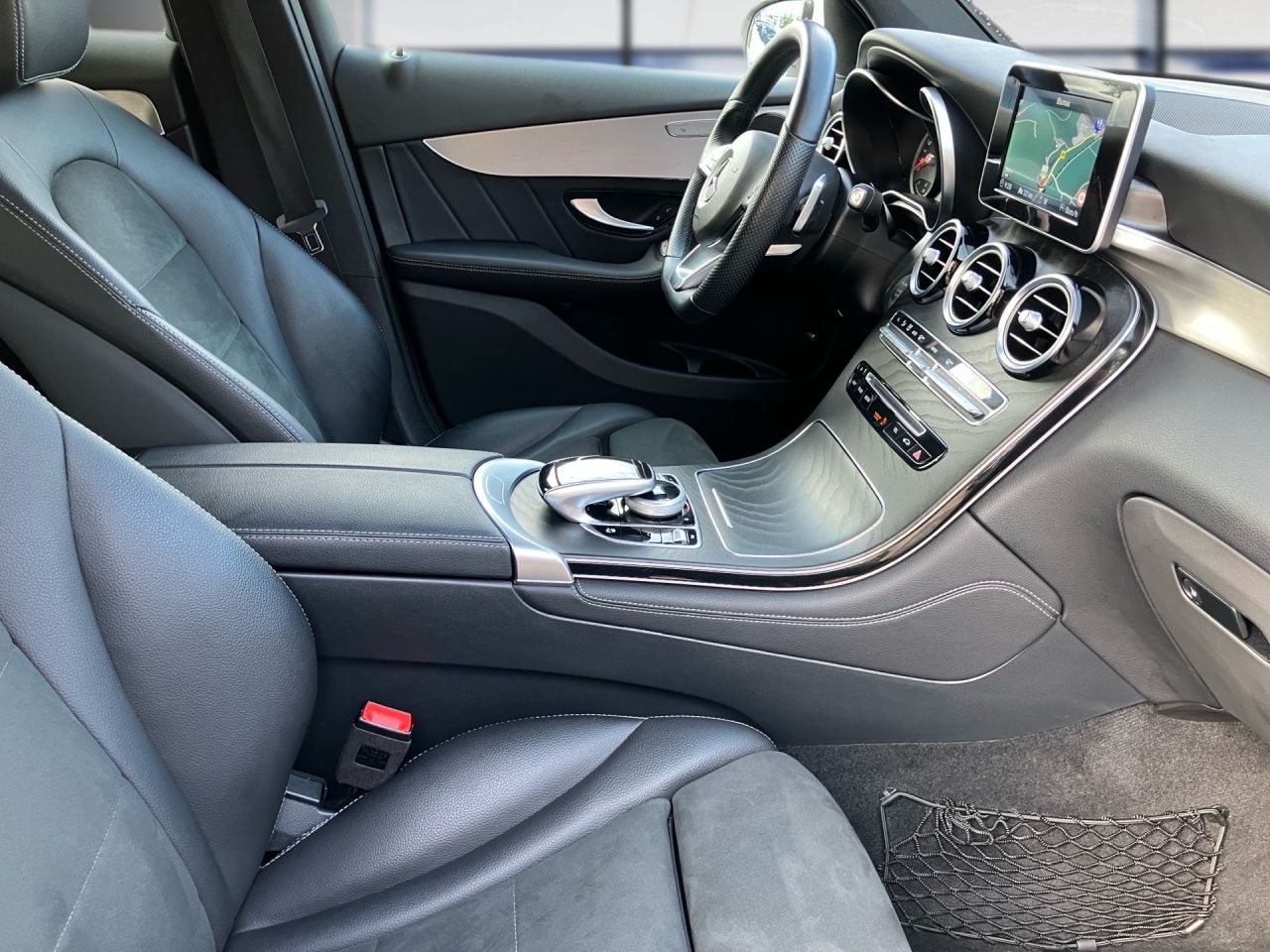 Fahrzeugabbildung Mercedes-Benz GLC 250 4M OFFROAD+AMG+KAMERA+EASYPACK+LED+