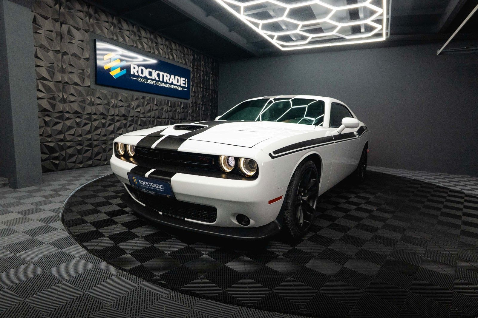 Fahrzeugabbildung Dodge Challenger 6.4 V8 SRT 392 R/T SCAT PACK Perform.