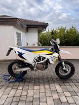 Husqvarna 701 Supermoto - HUSQVARNA 701 SUPERMOTO